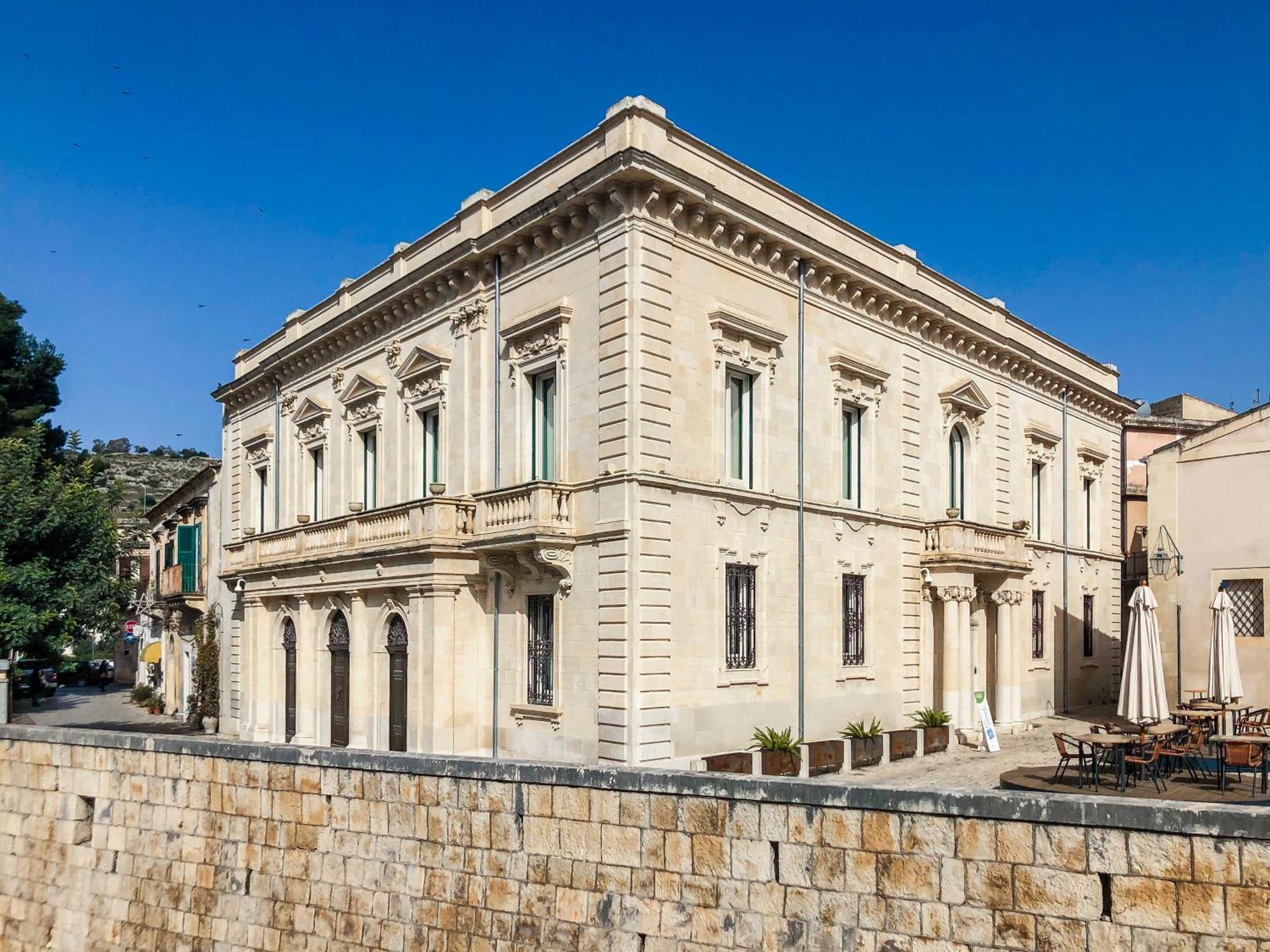 Отель Palazzo Favacchio - Patane Шикли Экстерьер фото