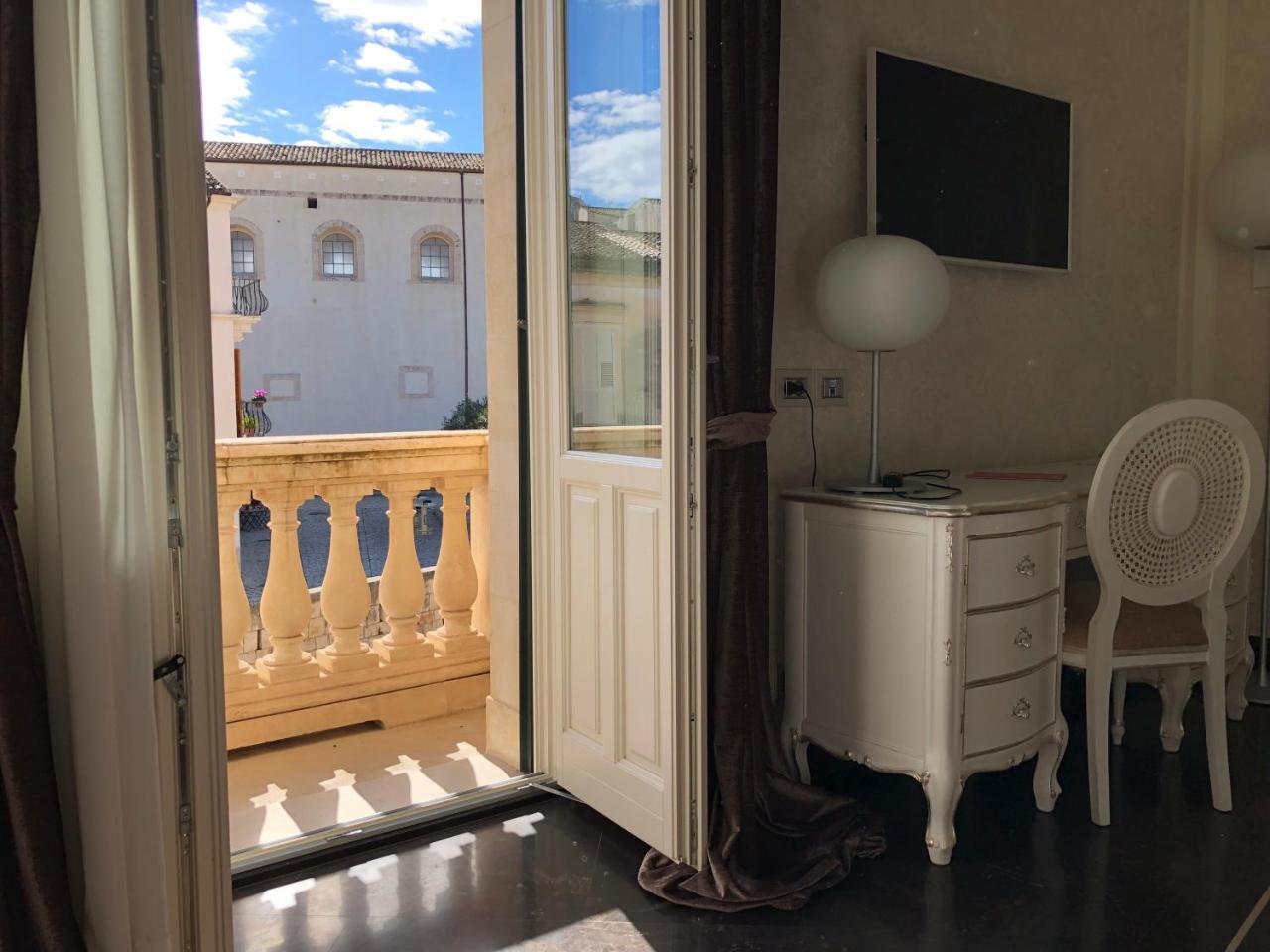 Отель Palazzo Favacchio - Patane Шикли Экстерьер фото